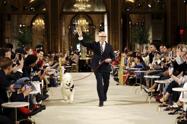 Tommy Hilfiger prezintă „Plaza Prep” în cadrul New York Fashion Week